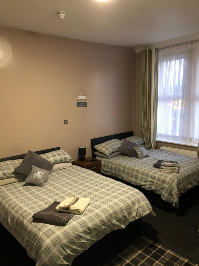 The Holystone Bar & Restaurant Hotell Forest Hall Exteriör bild